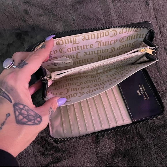 Black quilted leather authentic Juicy Couture wallet. - Picture 4 of 4